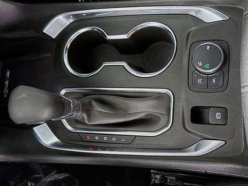 Used 2023 Chevrolet Traverse LT FWD image 20