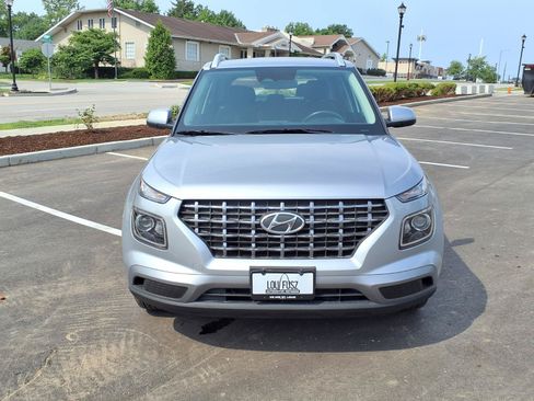 Used 2025 Hyundai Venue SEL FWD image 29