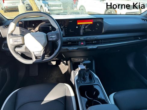 New 2025 Kia K4 GT-Line image 12