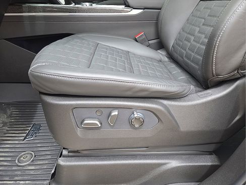 Used 2026 Cadillac Escalade V w/ LPO, ONYX Package AWD/4WD image 24