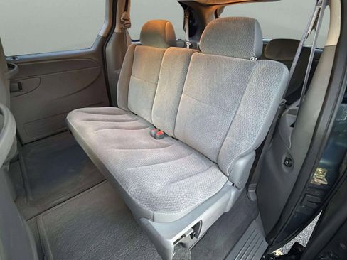 Used 2005 Dodge Grand Caravan SE image 21