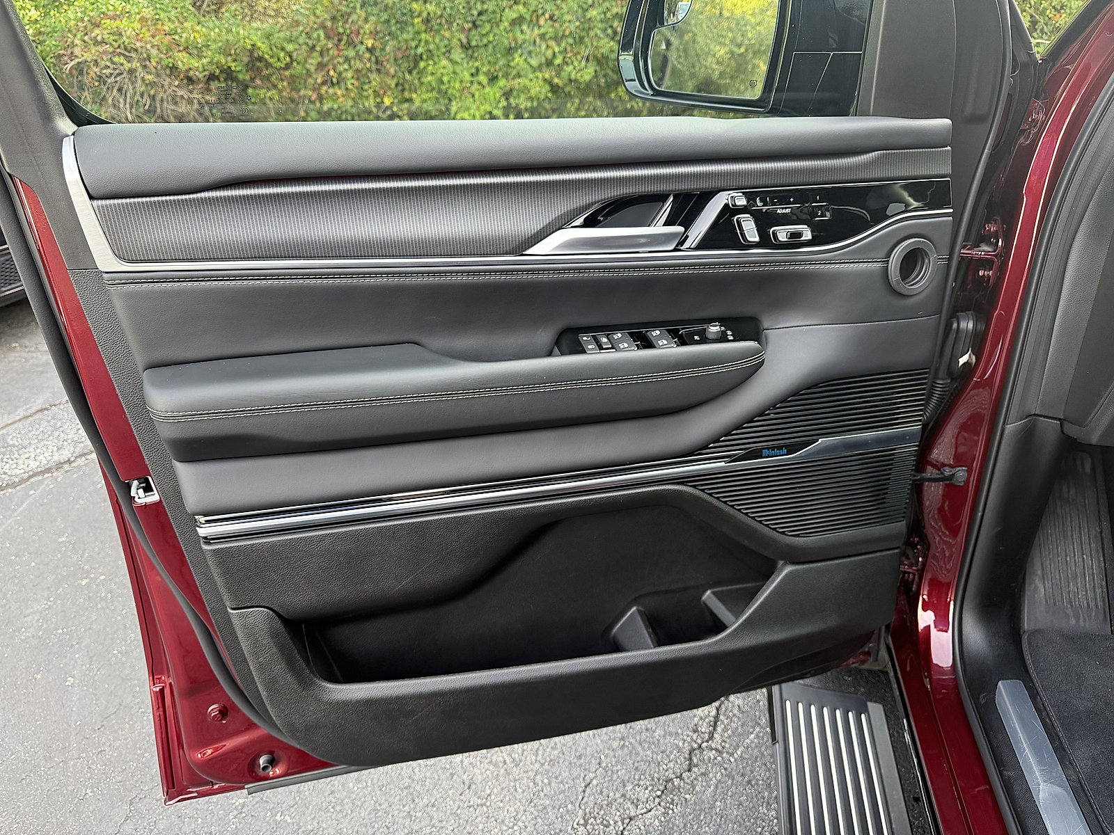 Certified 2026 Jeep Grand Wagoneer Summit w/ Rear Seat Video Group I AWD/4WD image 9
