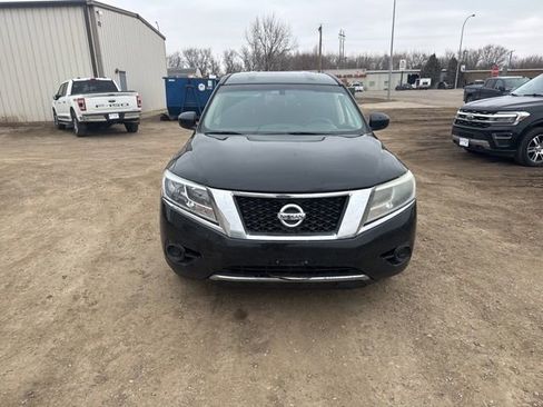 Used 2014 Nissan Pathfinder S image 2