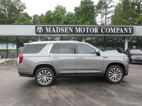 Used 2021 GMC Yukon Denali w/ Denali Premium Package AWD/4WD image 4