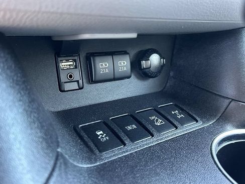 Used 2017 Toyota Highlander XLE AWD/4WD image 29