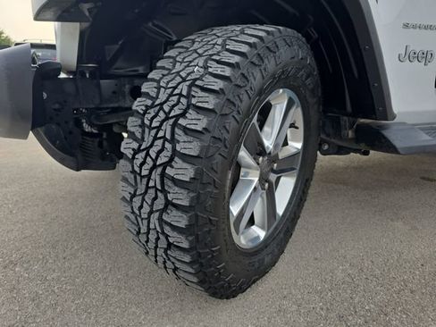 Used 2019 Jeep Wrangler Unlimited Sahara w/ Safety Group image 32