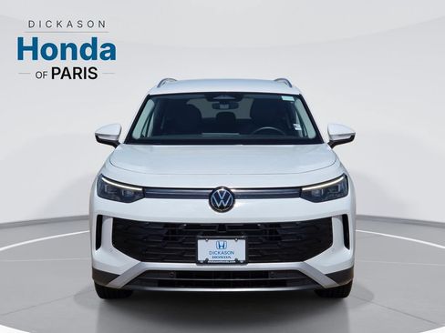 Used 2026 Volkswagen Tiguan SE FWD image 2