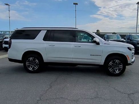 Used 2025 Chevrolet Suburban Z71 AWD/4WD image 9