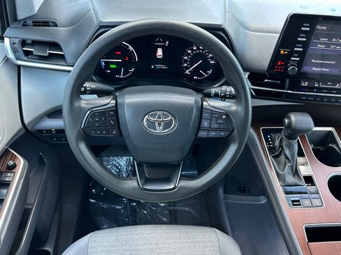 Used 2023 Toyota Sienna LE image 15