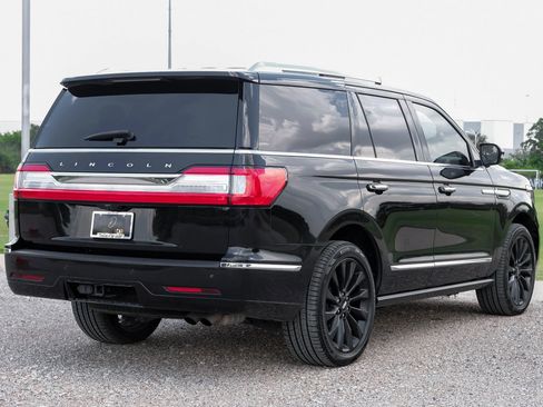 Used 2018 Lincoln Navigator Select AWD/4WD image 11