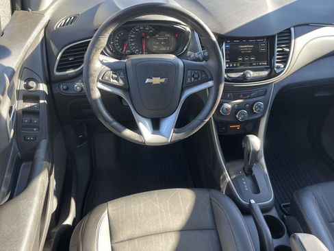 Used 2018 Chevrolet Trax LT w/ LT Convenience Package image 11
