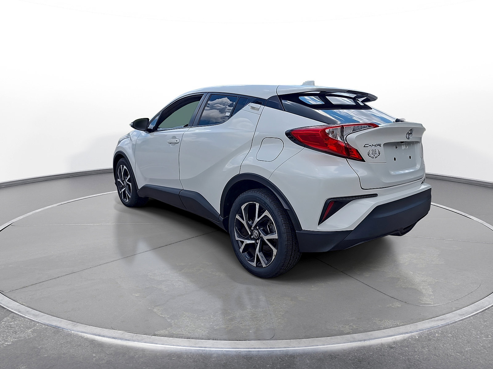 Used 2021 Toyota C-HR XLE FWD image 6