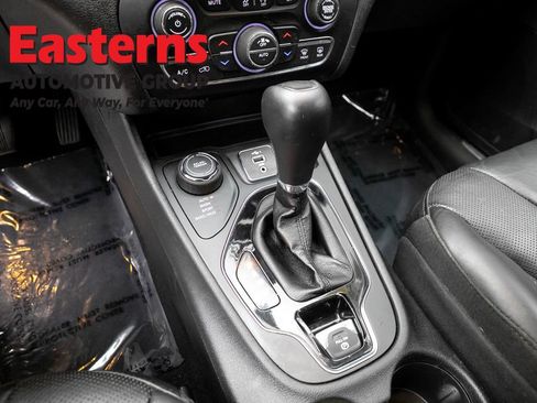 Used 2019 Jeep Cherokee Limited AWD/4WD image 13