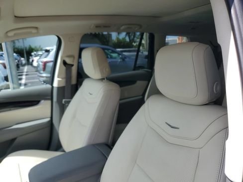 Certified 2024 Cadillac XT6 Premium Luxury w/ Technology Package FWD image 21