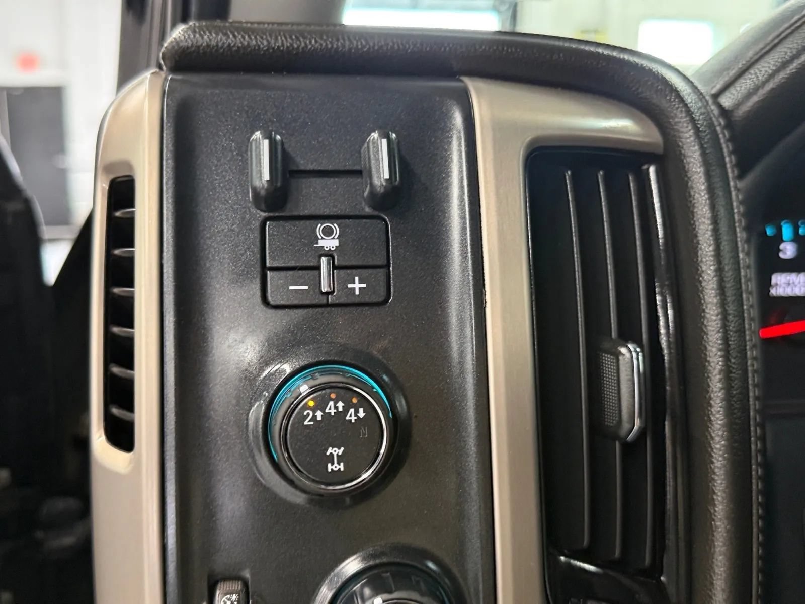 Used 2018 GMC Sierra 2500 Denali w/ Snow Plow Prep Package AWD/4WD image 24