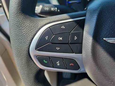 Used 2018 Chrysler Pacifica Touring Plus image 25