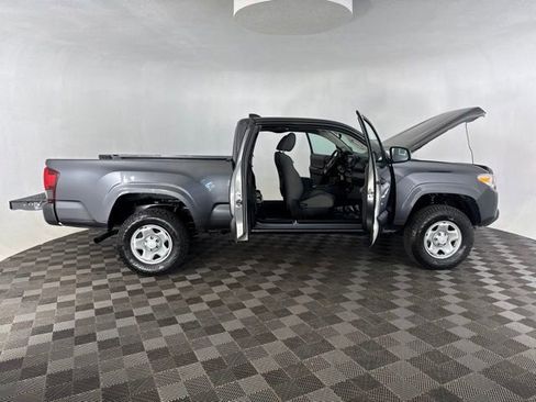 Used 2022 Toyota Tacoma SR RWD image 13