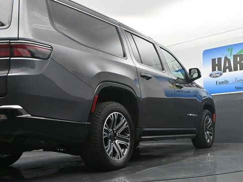 Used 2024 Jeep Wagoneer L Series II image 23