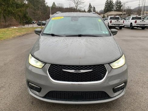 Used 2021 Chrysler Pacifica Touring image 10