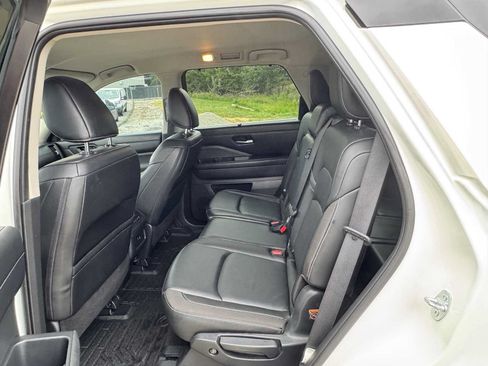 Used 2023 Nissan Pathfinder SL AWD/4WD image 34