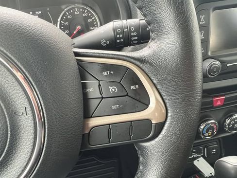 Used 2016 Jeep Renegade 75th Anniversary AWD/4WD image 18