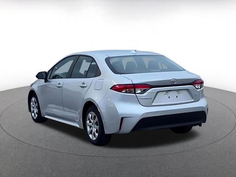 Used 2025 Toyota Corolla LE image 11