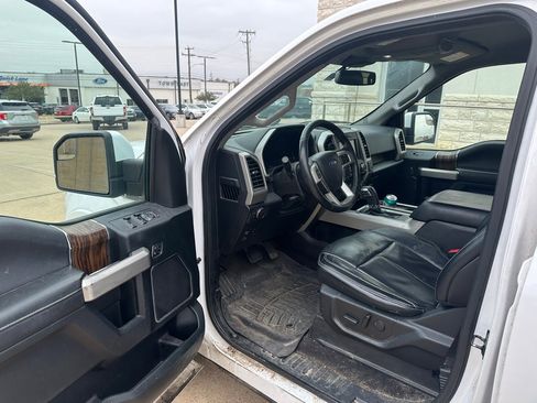Used 2019 Ford F150 Lariat image 9