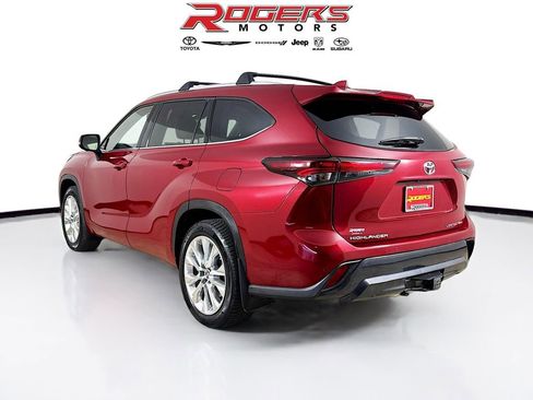 Used 2024 Toyota Highlander Limited AWD/4WD image 11
