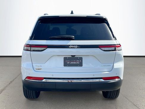 Certified 2023 Jeep Grand Cherokee Laredo AWD/4WD image 6