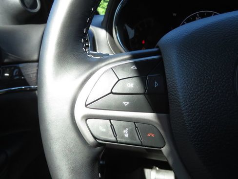 Used 2020 Jeep Grand Cherokee Overland AWD/4WD image 22