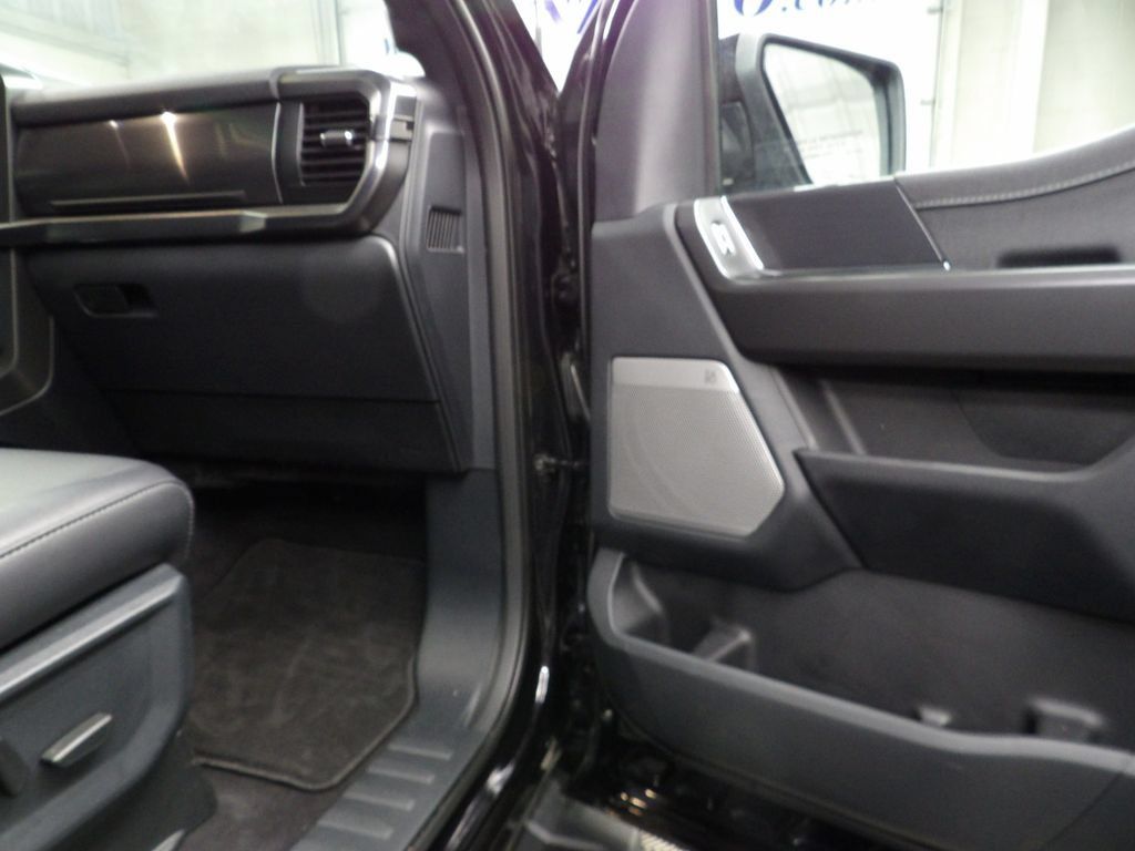 Used 2025 Ford F150 Lariat AWD/4WD image 40