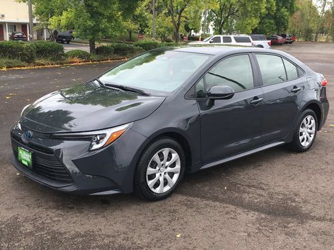 Used 2023 Toyota Corolla LE FWD image 11