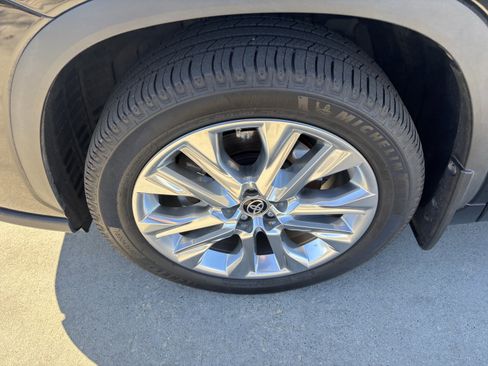 Used 2022 Toyota Highlander Limited image 13