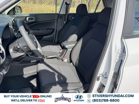 Certified 2025 Hyundai Venue SE image 15