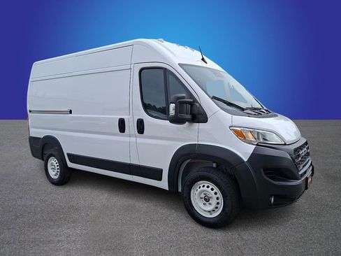 Used 2024 RAM ProMaster 2500 w/ Safety Group FWD image 2