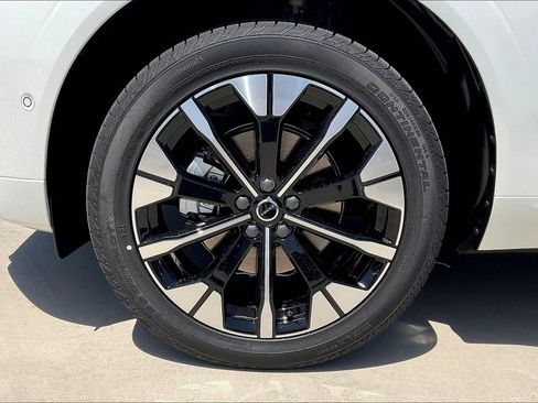 New 2026 Volvo XC60 B5 Plus w/ Protection Package Premier image 24