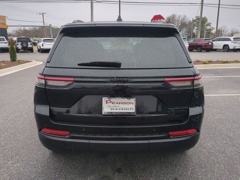 Used 2023 Jeep Grand Cherokee Limited w/ Black Appearance Package image 5