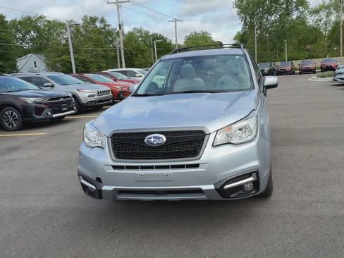 Used 2017 Subaru Forester 2.5i Premium AWD/4WD image 3
