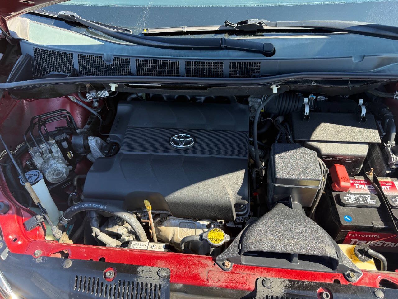 Used 2013 Toyota Sienna LE w/ Towing Pkg FWD image 28