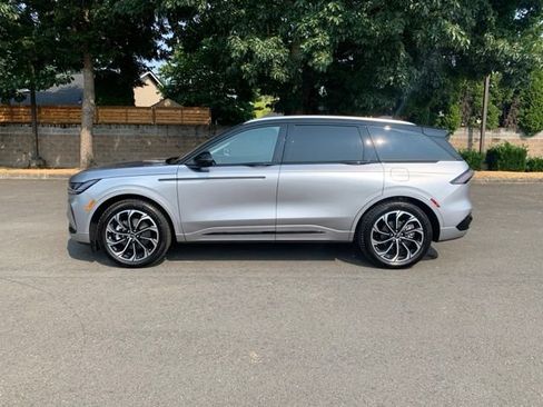 New 2026 Lincoln Nautilus Reserve AWD/4WD image 2