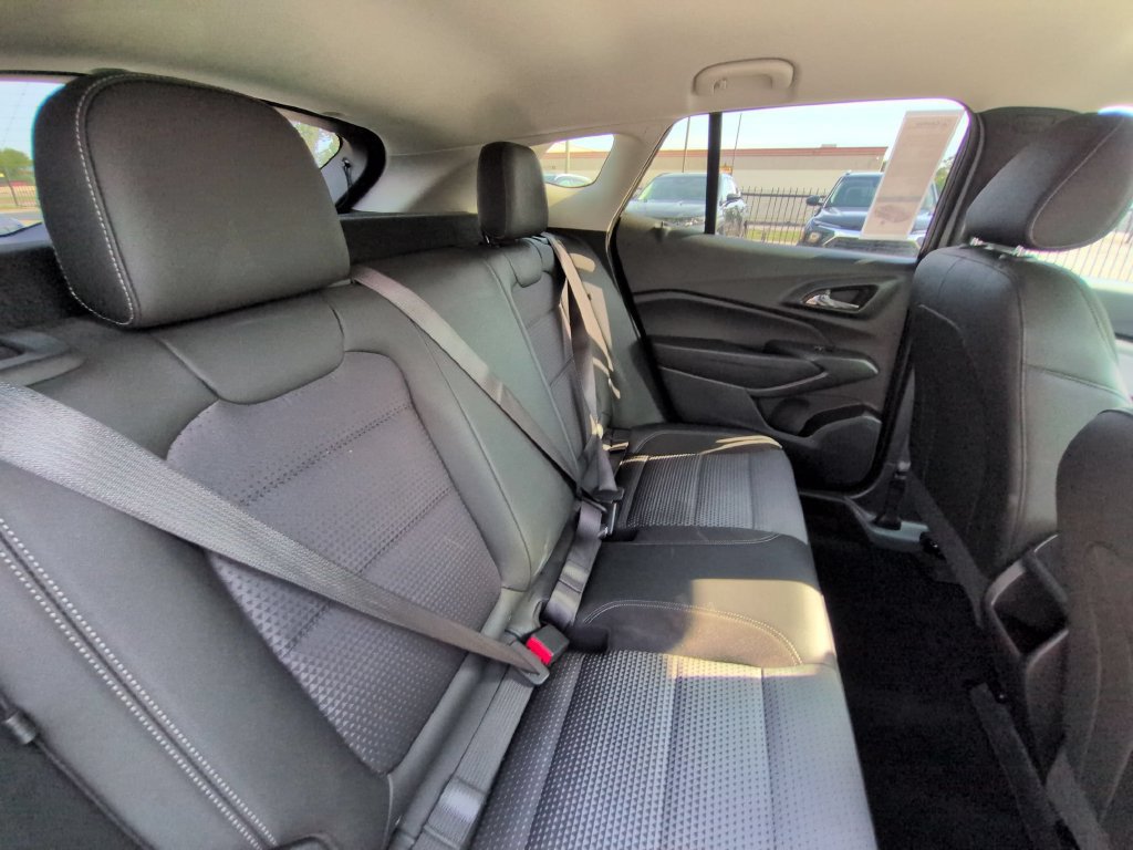 Used 2025 Chevrolet Trax LT w/ LT Convenience Package FWD image 29