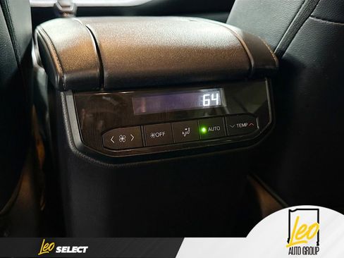 Used 2022 Toyota Highlander XLE image 26