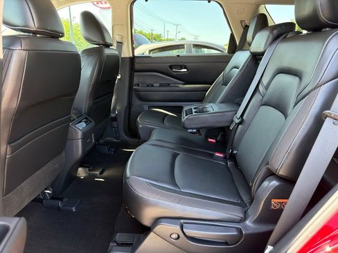 Used 2023 Nissan Pathfinder SL AWD/4WD image 25