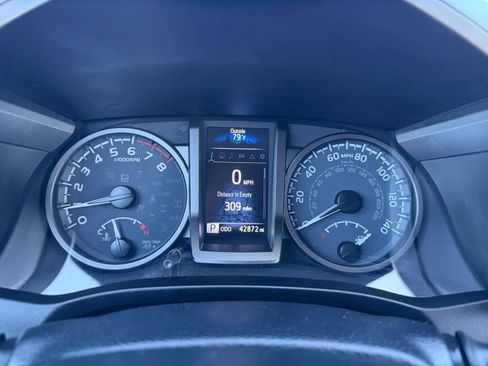 Used 2021 Toyota Tacoma TRD Sport w/ TRD Premium Sport Package AWD/4WD image 17