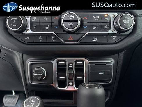 New 2025 Jeep Gladiator Sport image 20