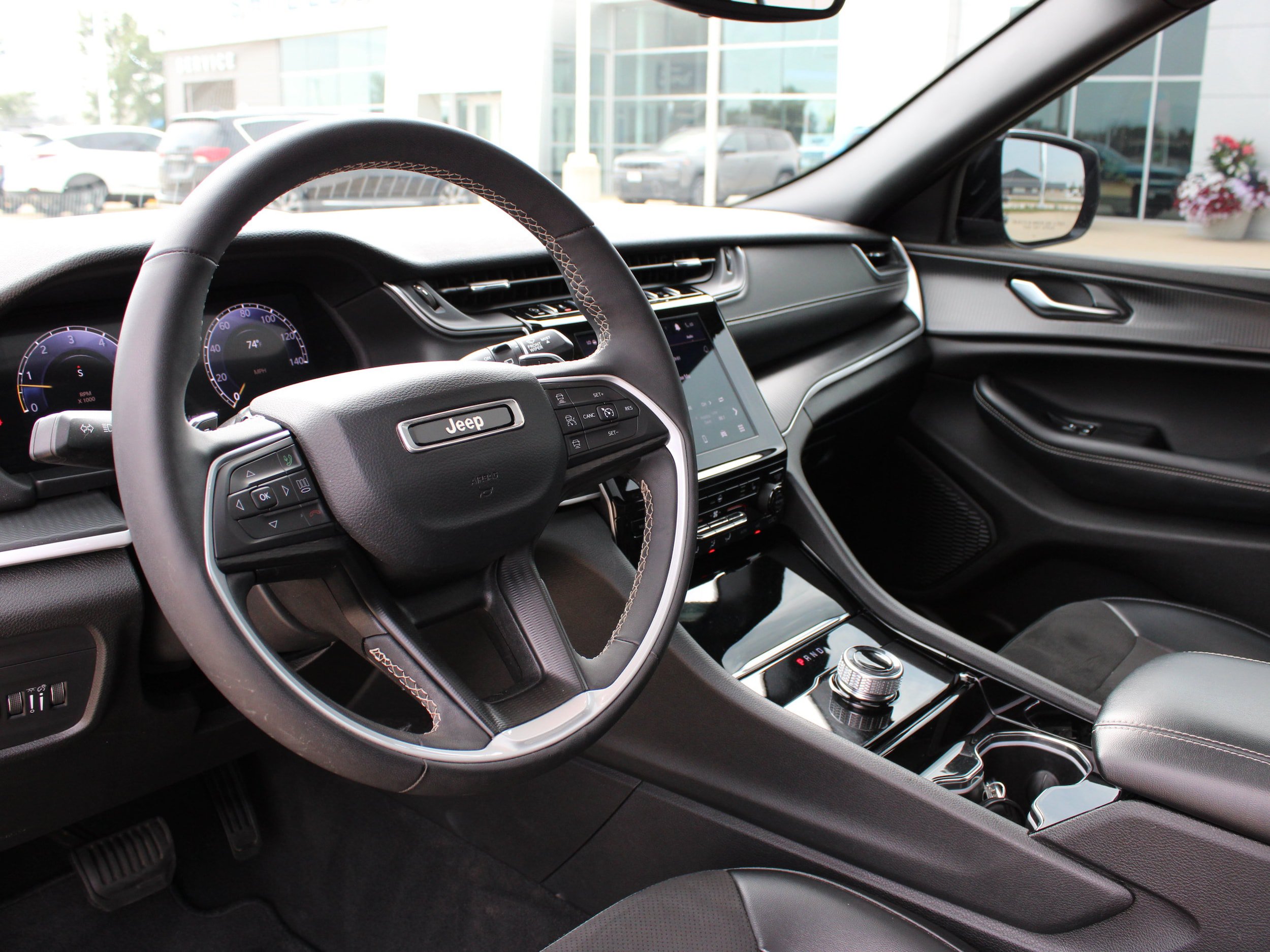 Used 2023 Jeep Grand Cherokee Altitude AWD/4WD image 15