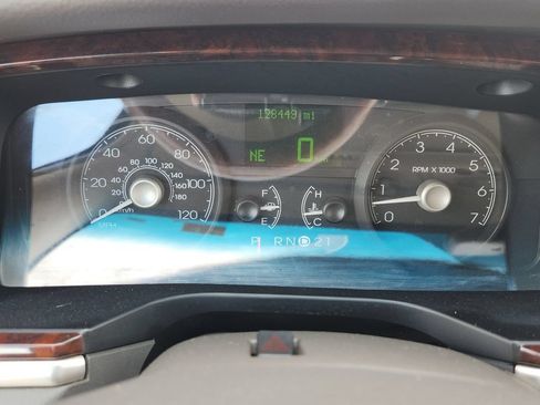 Used 2006 Lincoln Town Car Signature Limited RWD image 18