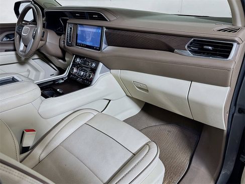 Used 2021 GMC Yukon Denali w/ Denali Premium Package image 31