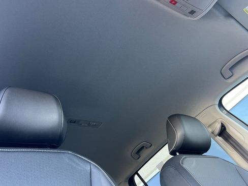 Used 2022 Volkswagen Tiguan SE image 18