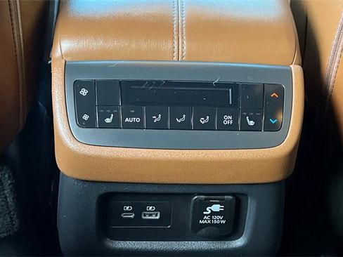 Used 2025 Nissan Pathfinder Platinum w/ Cargo Package image 17